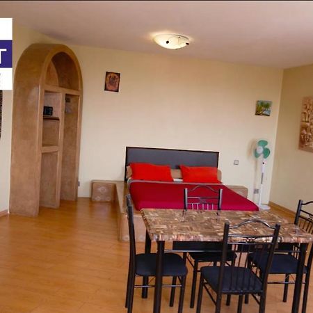 Midi Minuit Hotell Antananarivo Exteriör bild