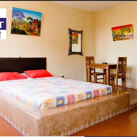 Midi Minuit Hotell Antananarivo Exteriör bild
