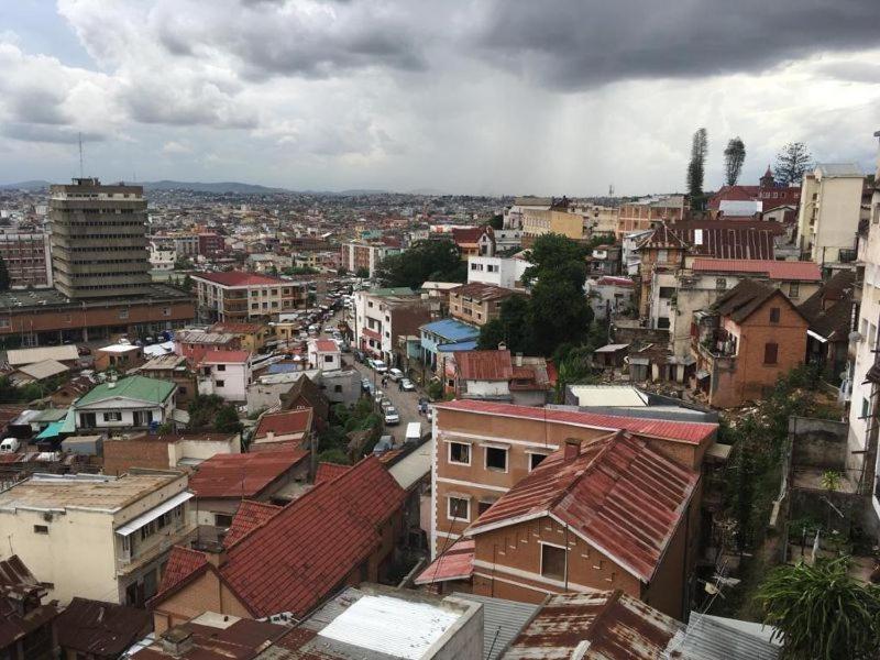 Midi Minuit Hotell Antananarivo Exteriör bild